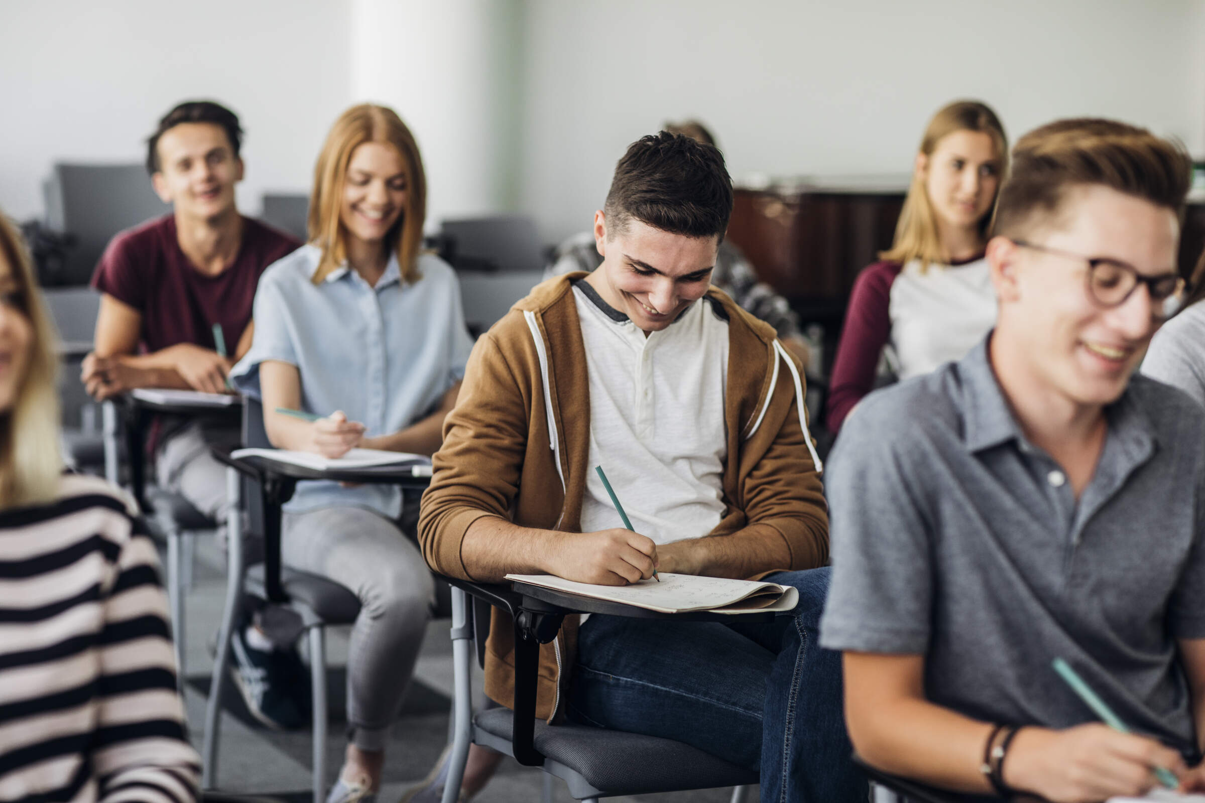 Group,Of,High,School,Students,Sitting,In,Classroom,And,Writing